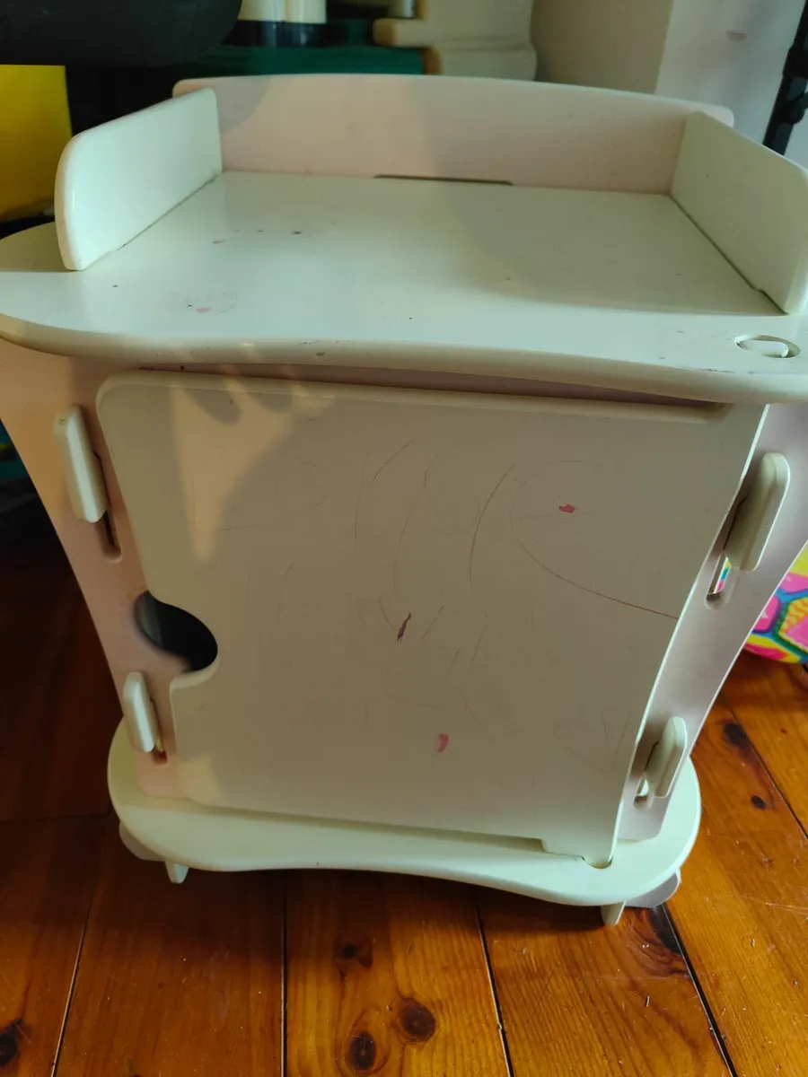 Girls bedroom furniture - Image 3