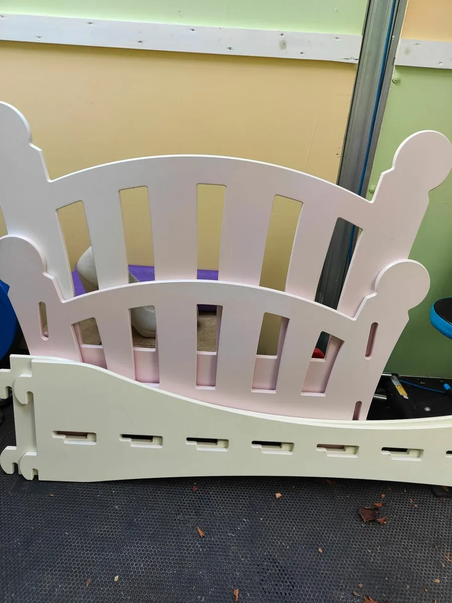 Girls bedroom furniture - Image 4