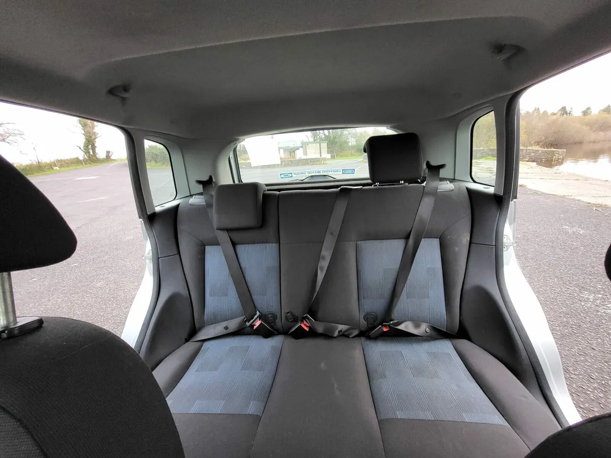 07 Ford Fiesta Hatchback Petrol Silver - Image 4