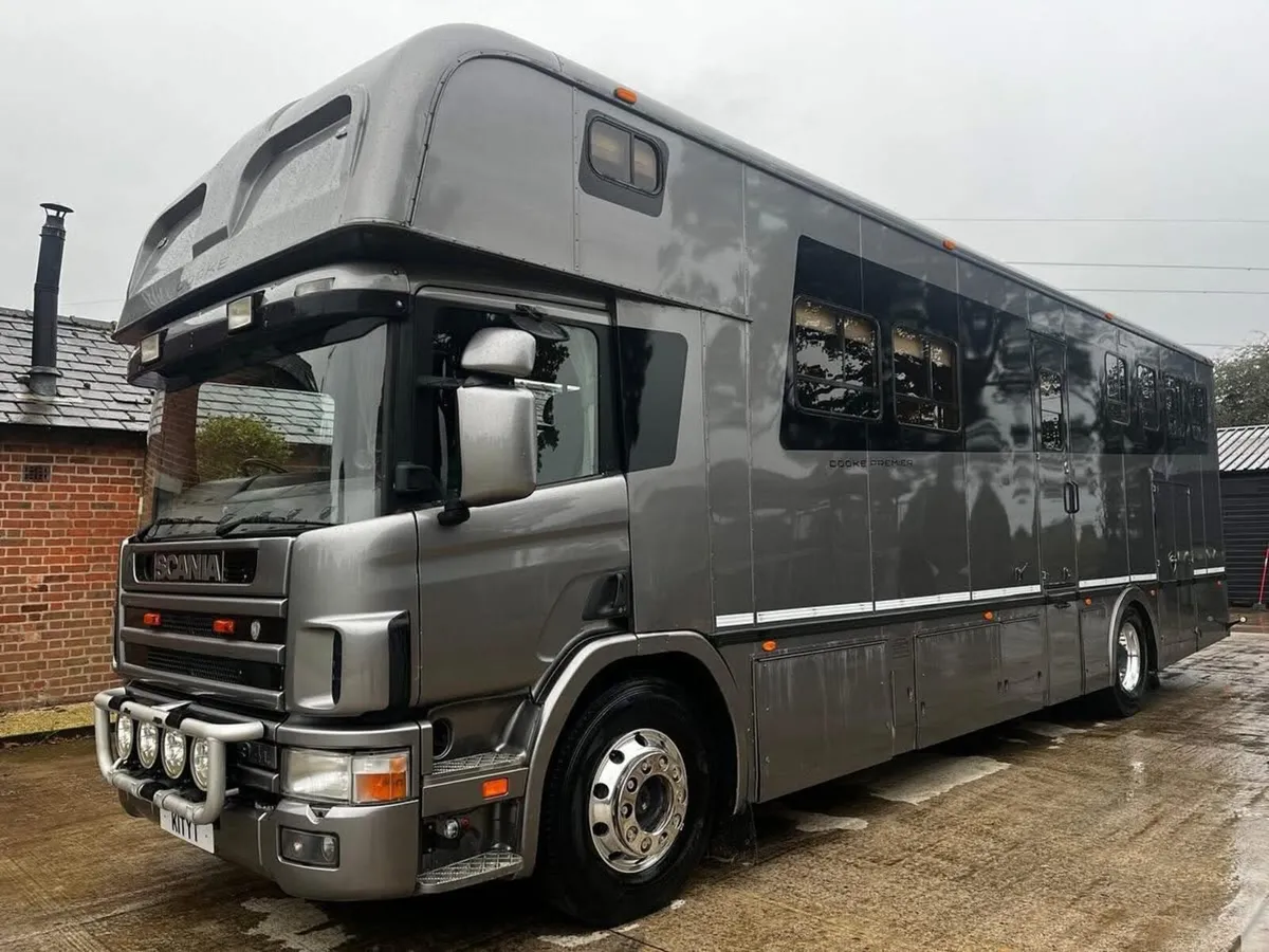 Horse lorry - Image 1