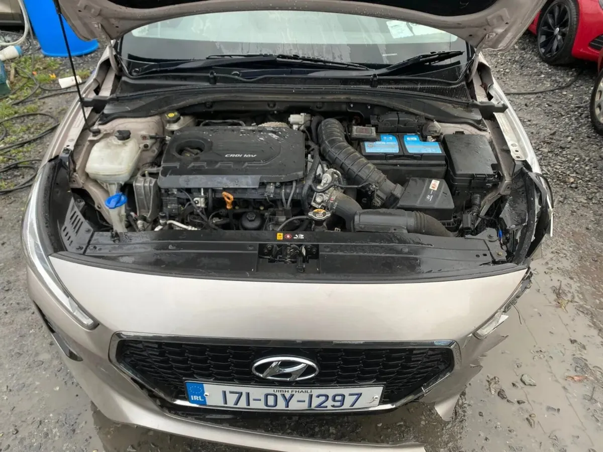 2017 Hyundai i30 1.6 Diesel Driving - Image 3