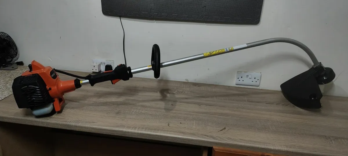 Strimmer for Sale (Like New) - Image 2