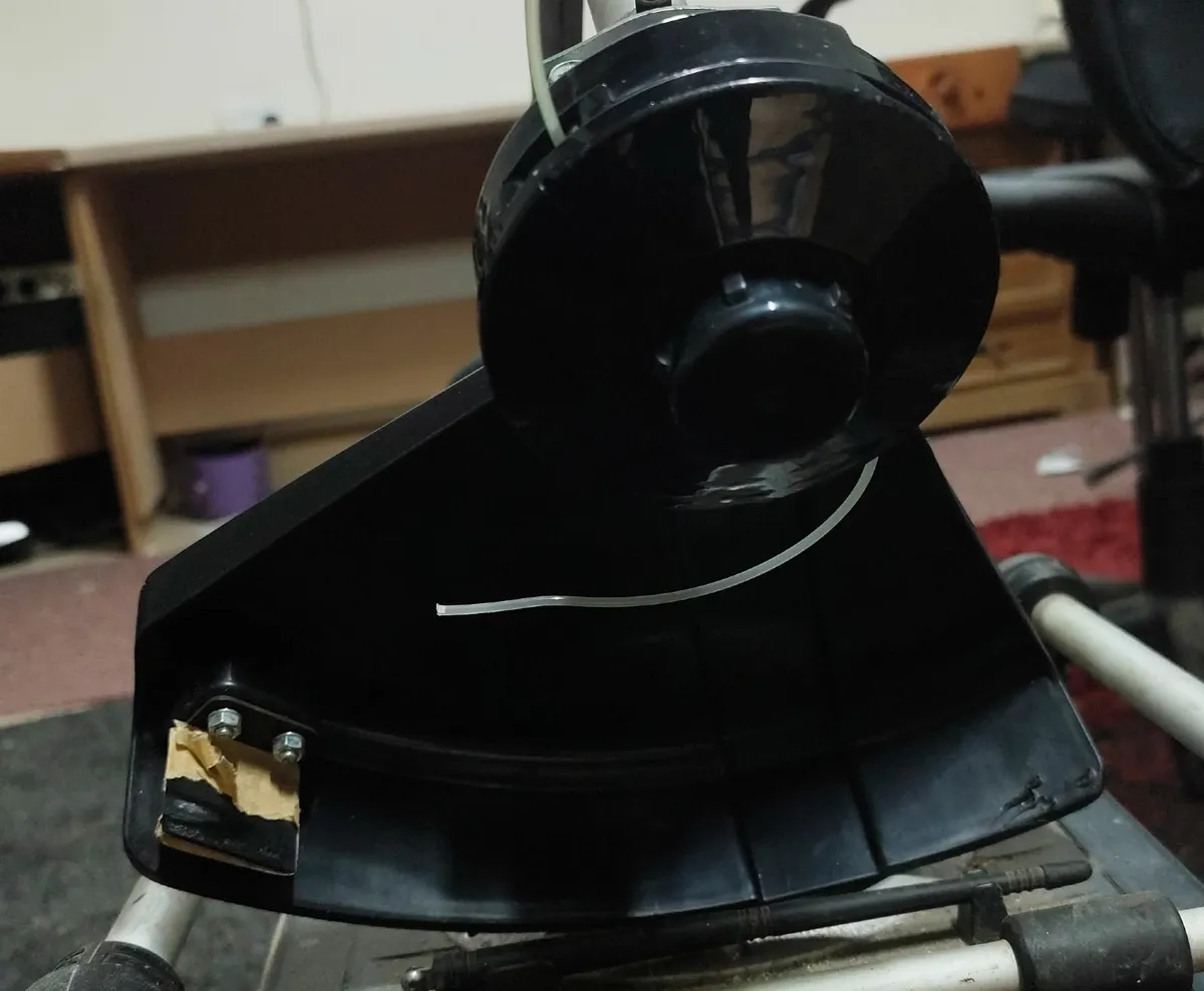 Strimmer for Sale (Like New) - Image 4