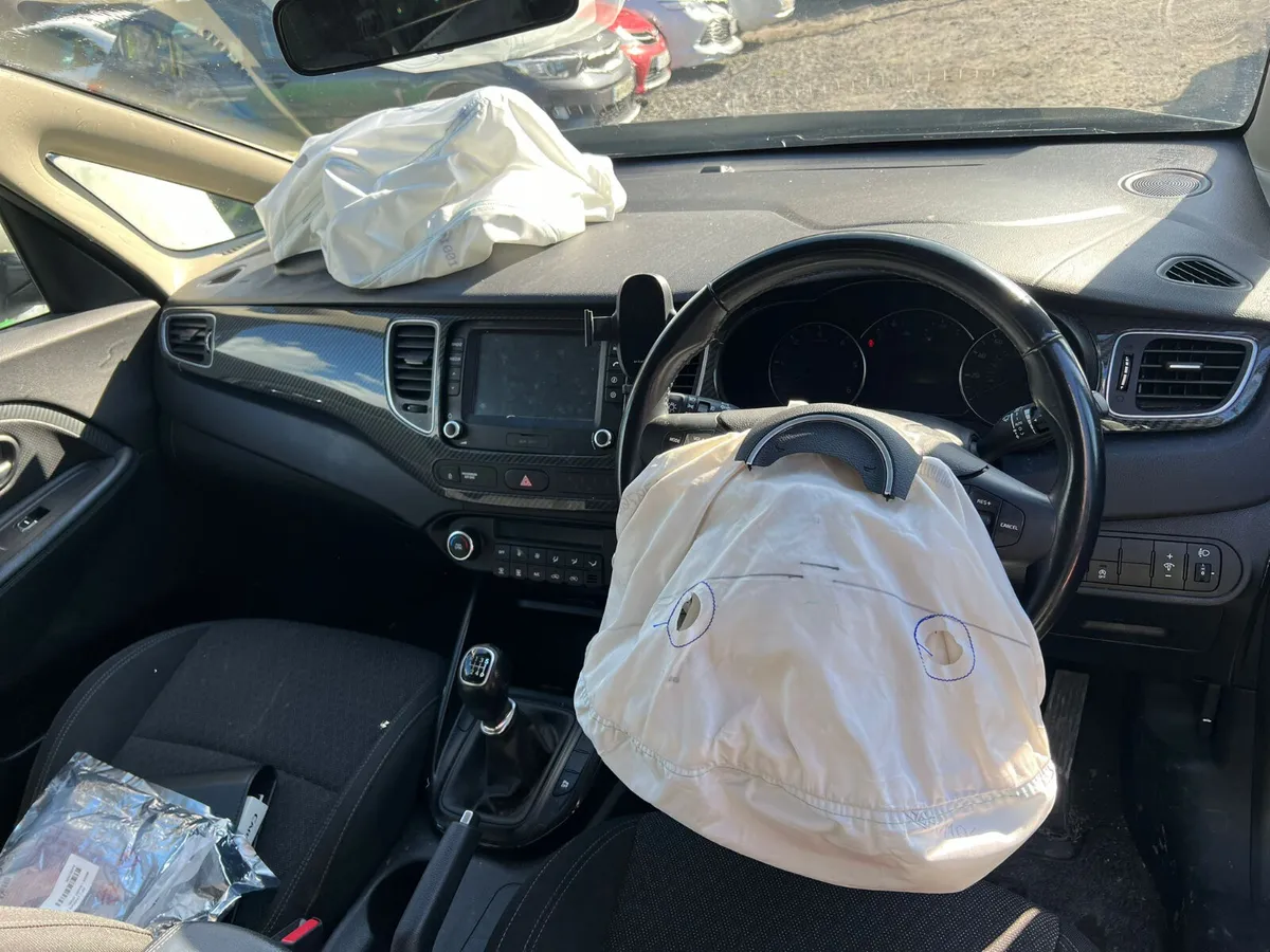 2018 Kia Carens 1.7 Diesel Low Miles - Image 3