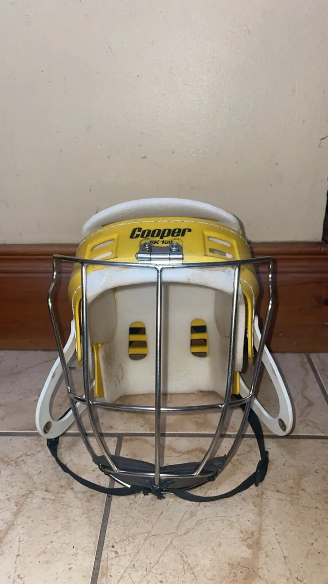 Hurling Helmet - Image 1