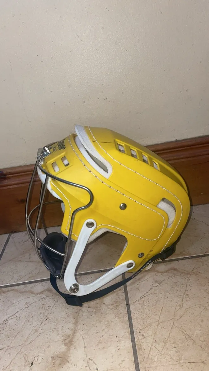 Hurling Helmet - Image 2