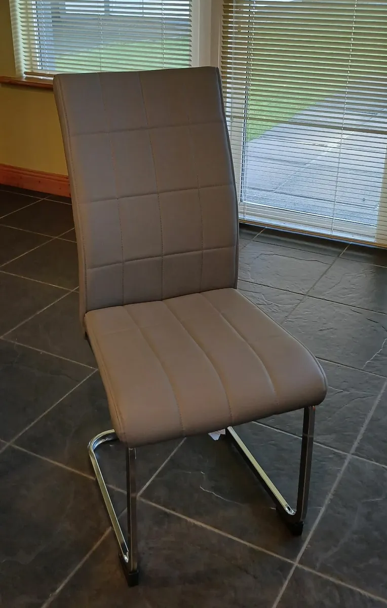 Kitchen Table & 6 no Chairs - Image 2