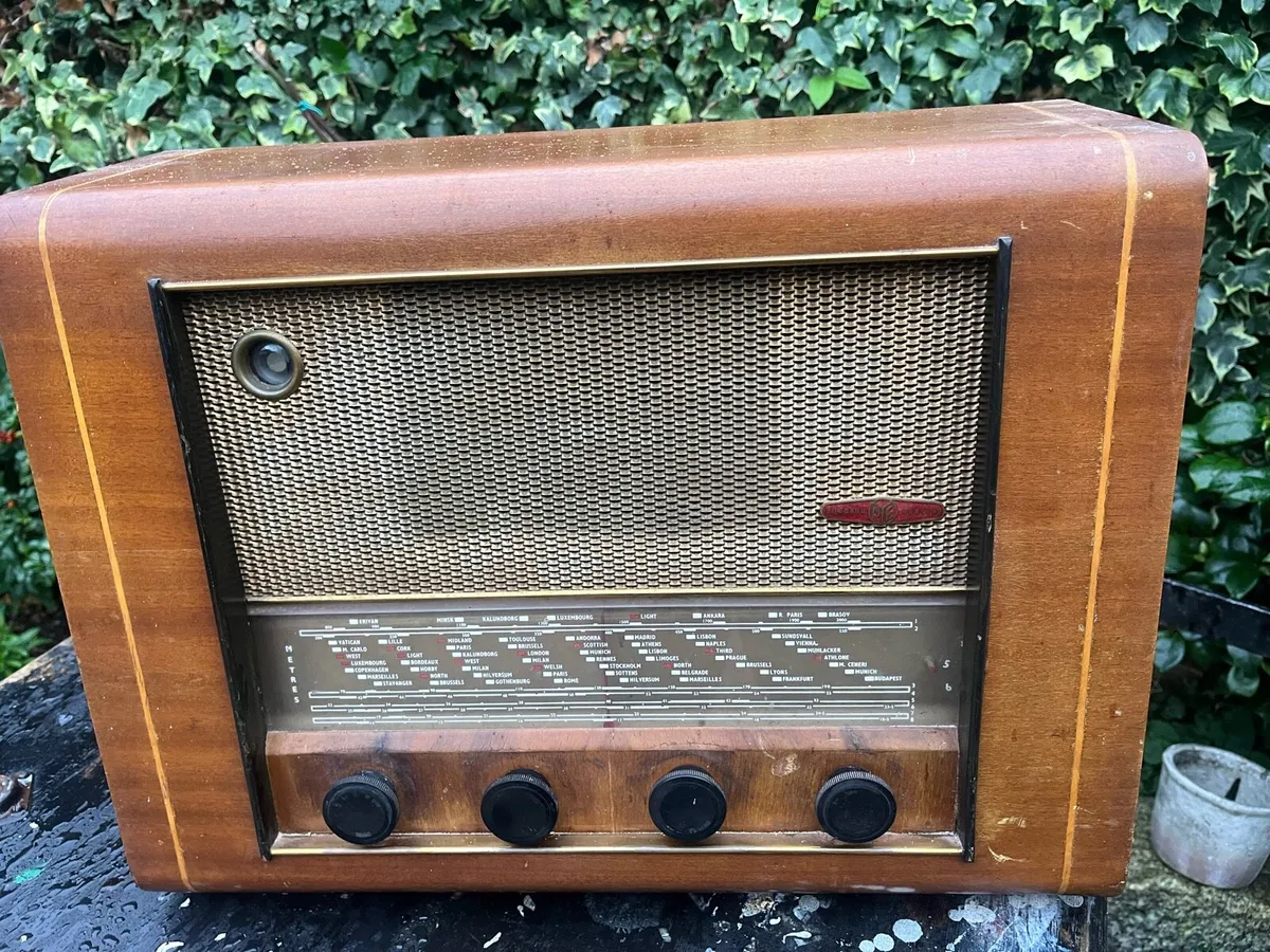 Vintage Valve Radios - Image 1
