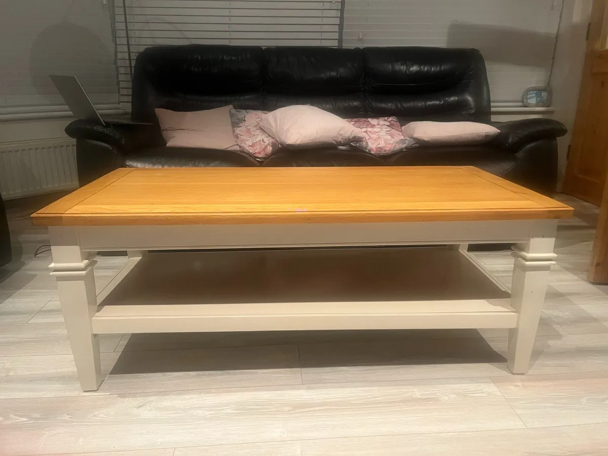 A coffee table with underneath shelf - Image 1
