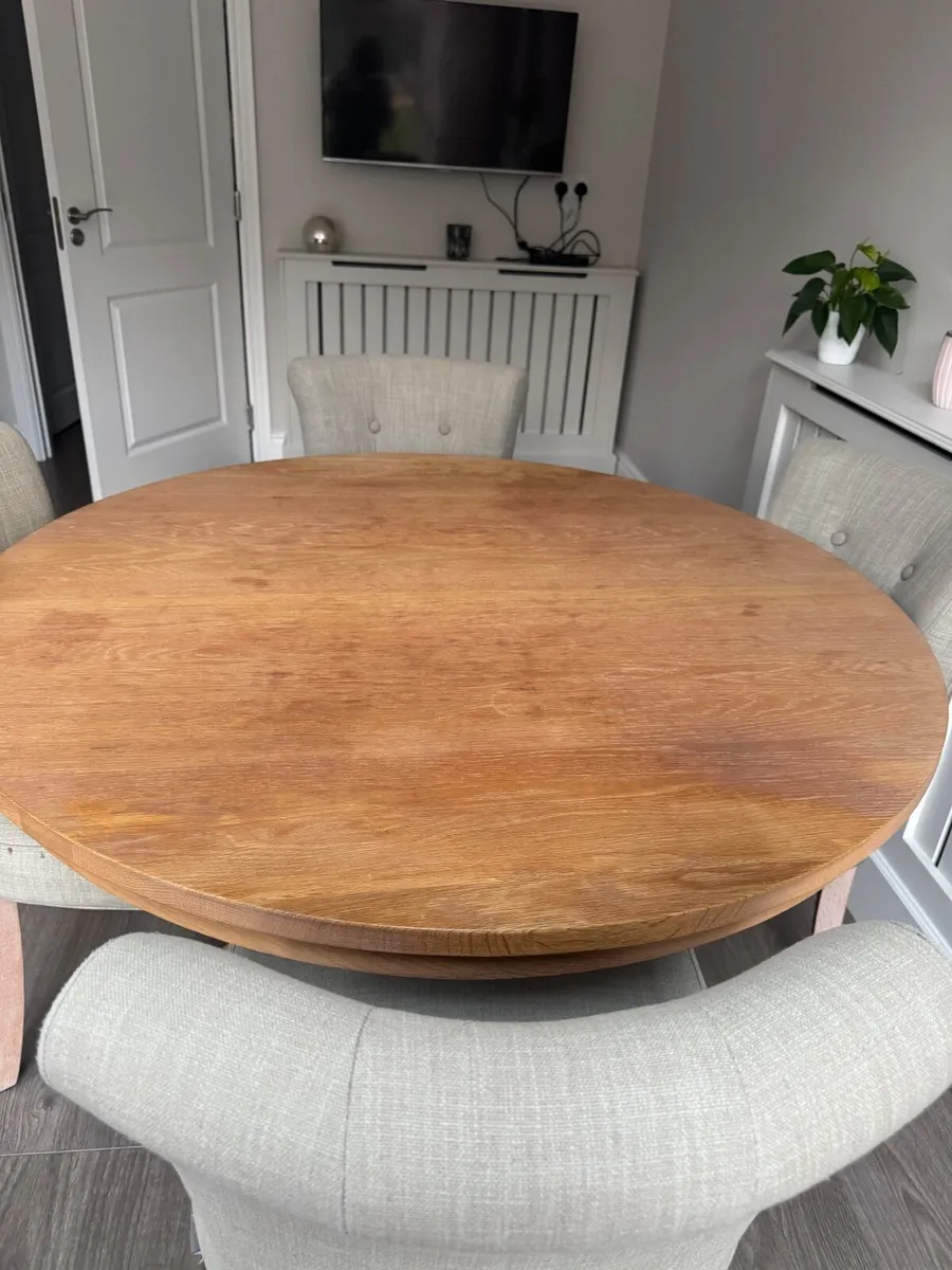 Neptune Henley dining table and Calverston chairs - Image 2