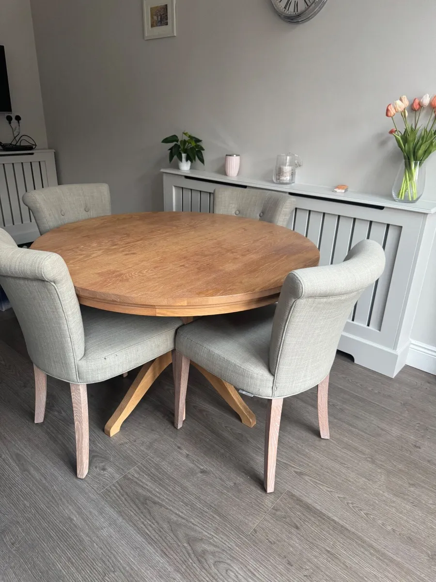 Neptune Henley dining table and Calverston chairs - Image 1