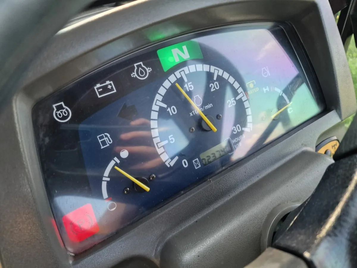 Yanmar 35hp Compact Tractor one owner from new - Image 4