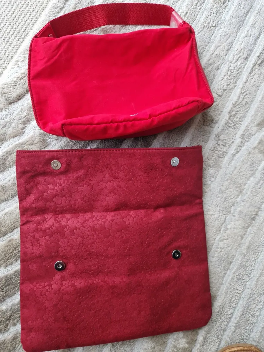 Shiseido and Elizabeth Arden bags - Image 4