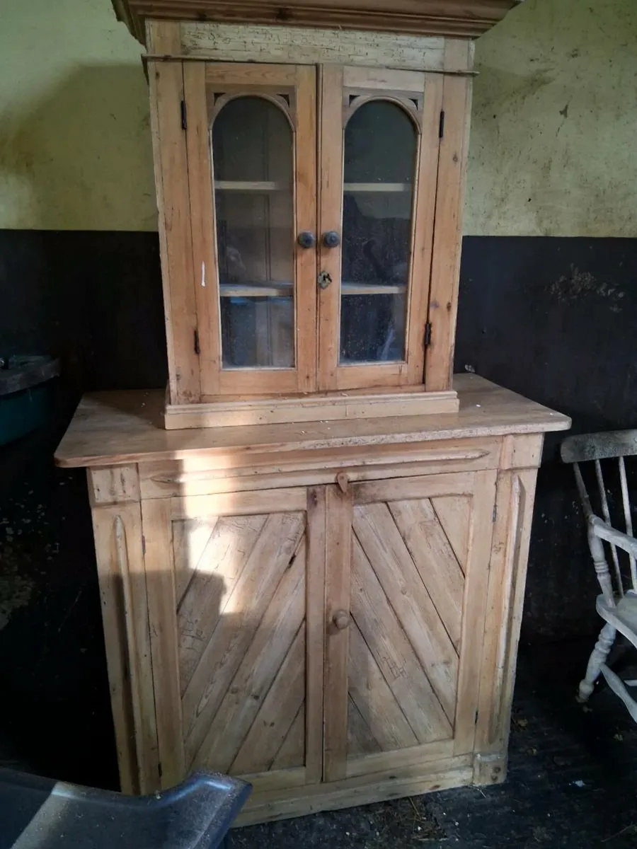 Pine dresser - Image 1