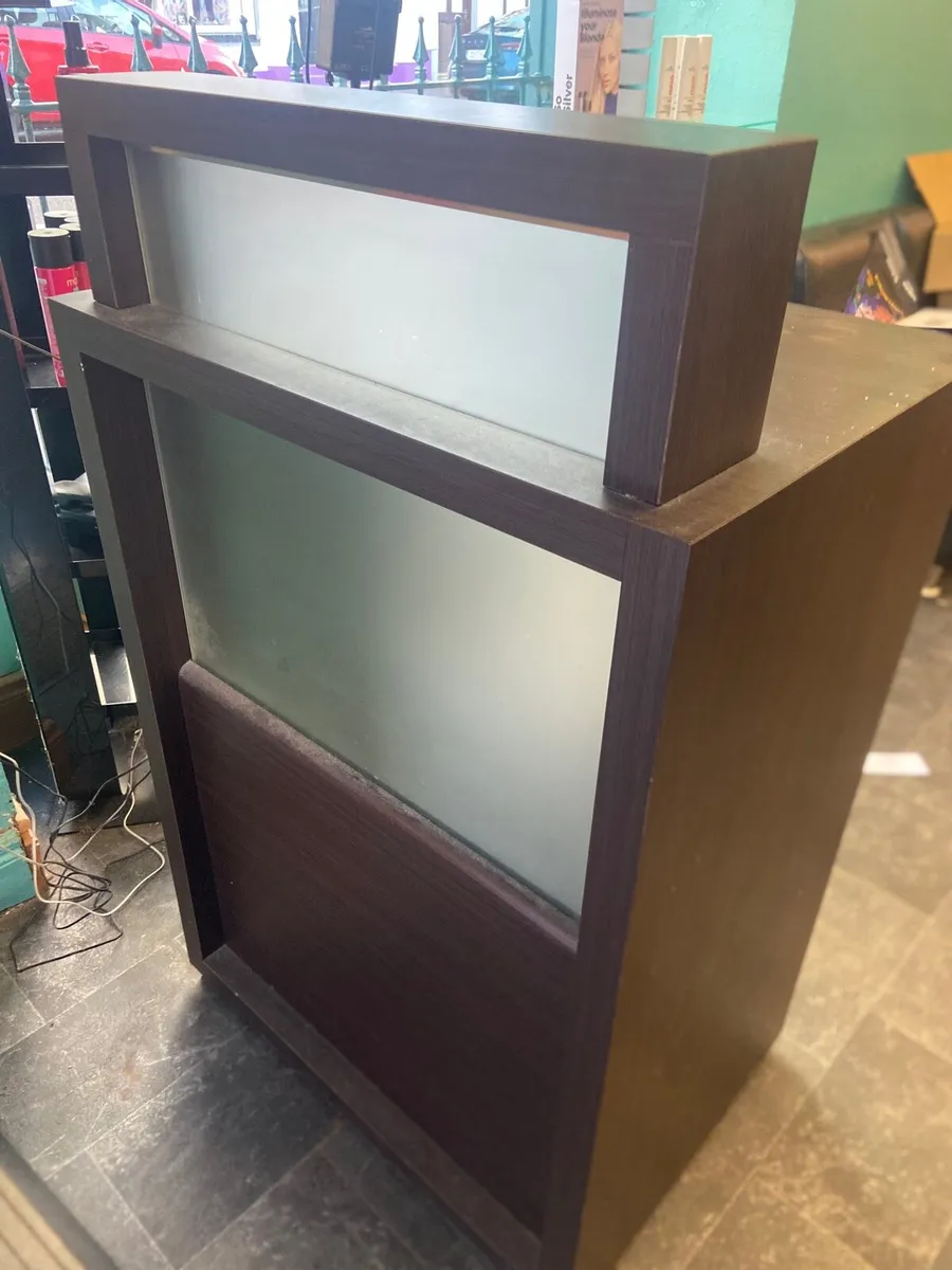 Hairdressing furniture. - Image 2