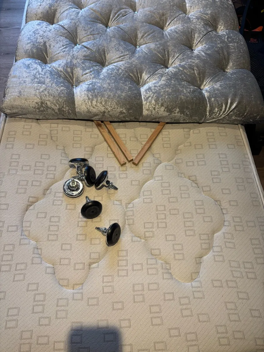 Single bed - Image 1