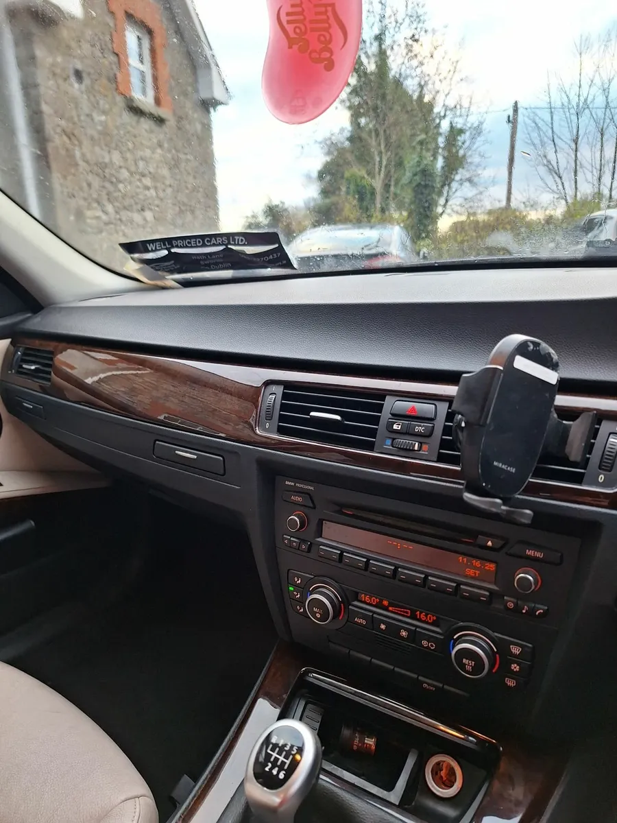 BMW 3-Series 2009 - Image 3