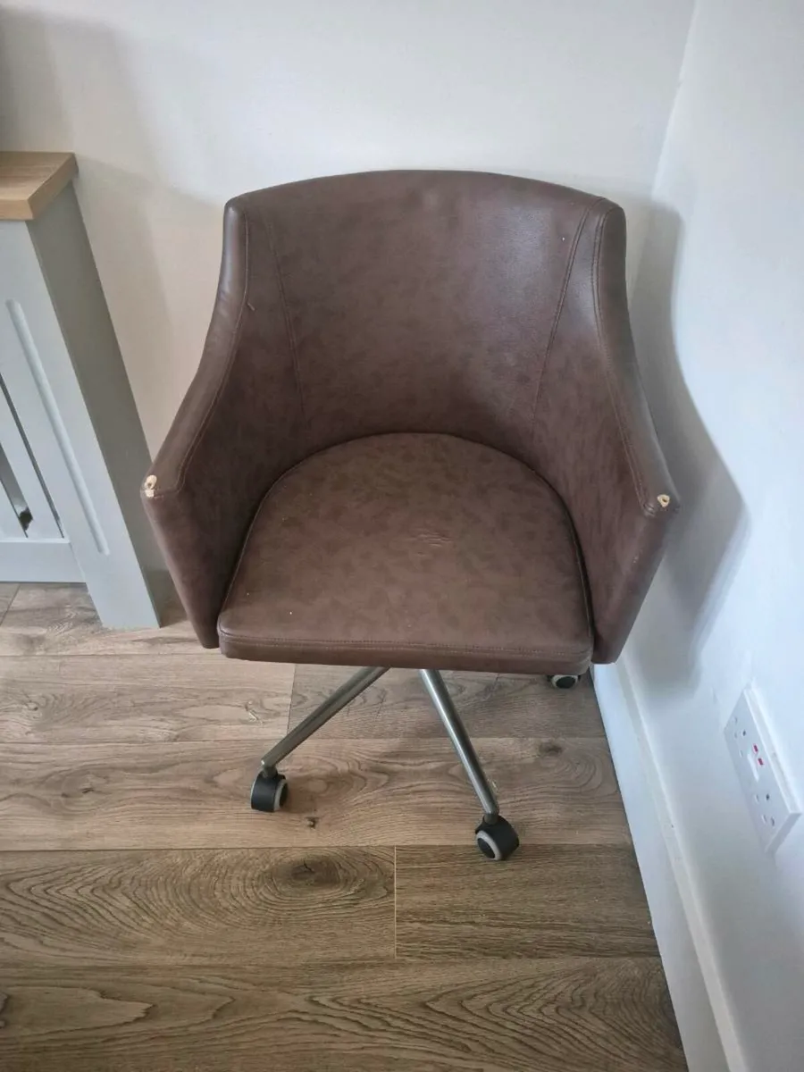 Desk chair - Image 1