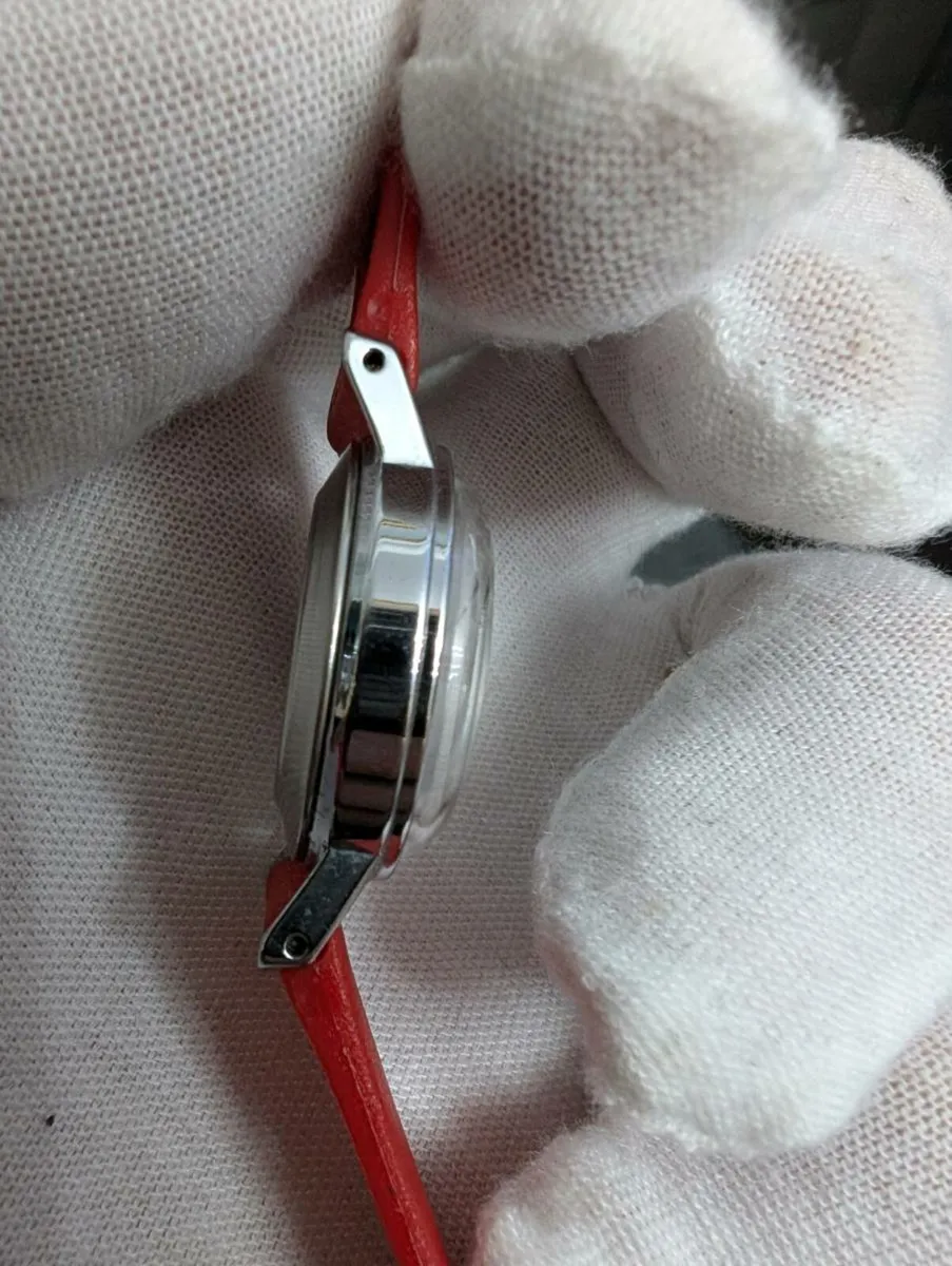 Vintage Timex Mechanical Ladies Watch - Image 3