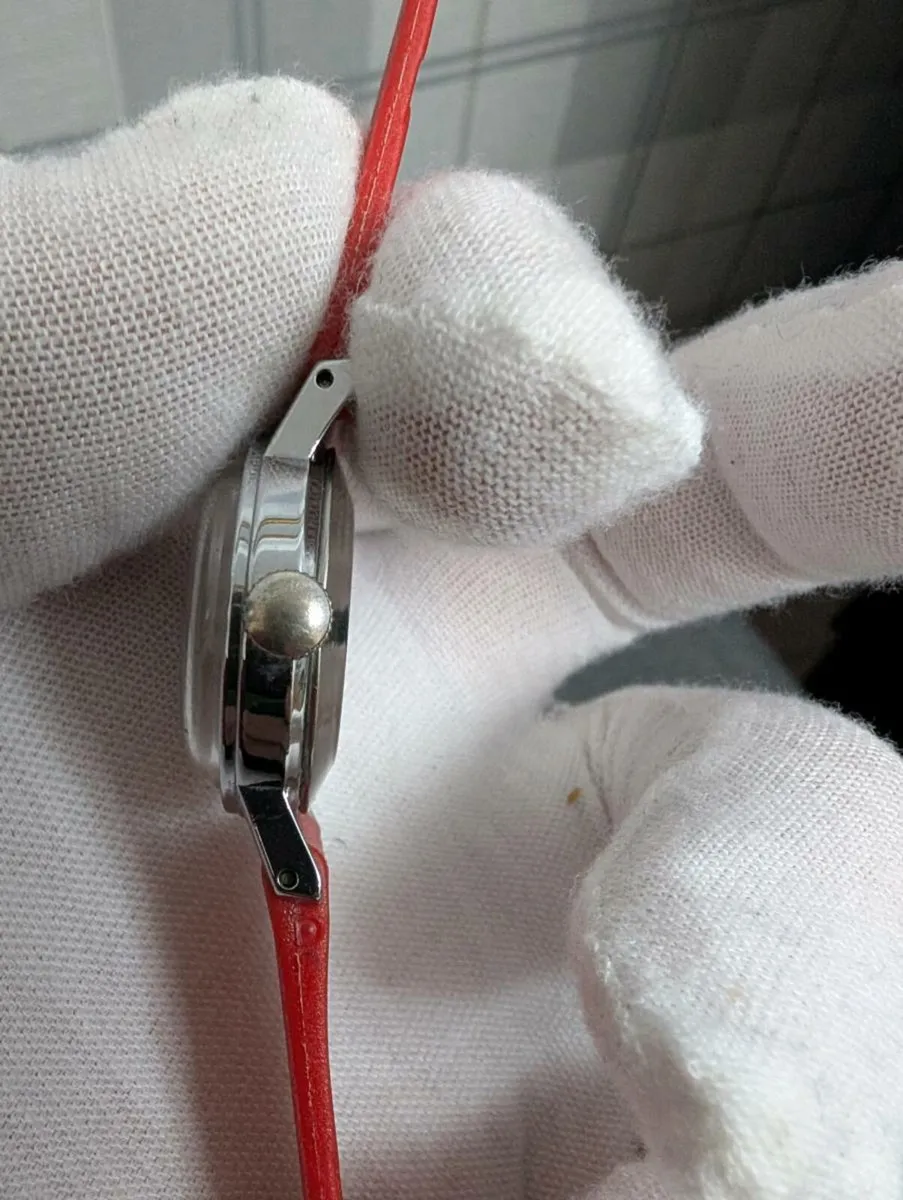 Vintage Timex Mechanical Ladies Watch - Image 4