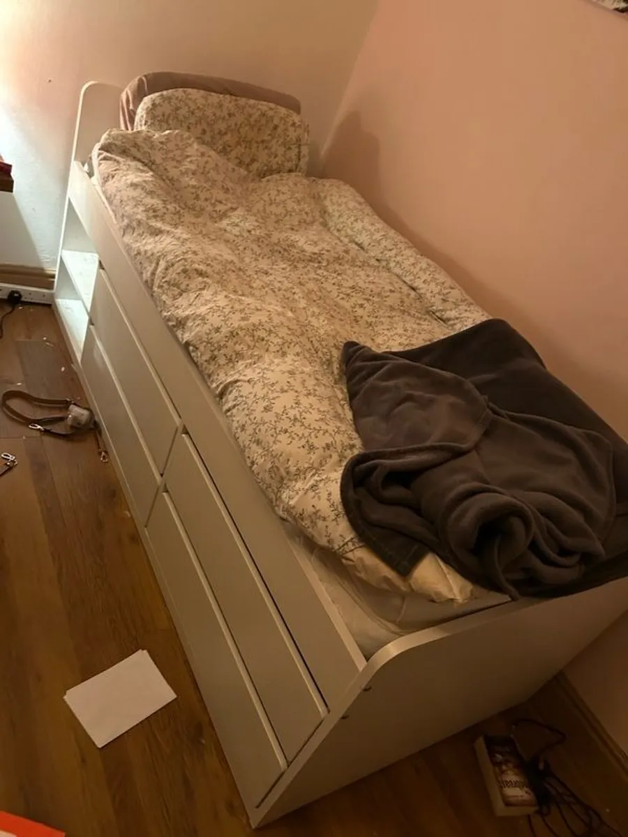single bed with 4drawers - Image 1