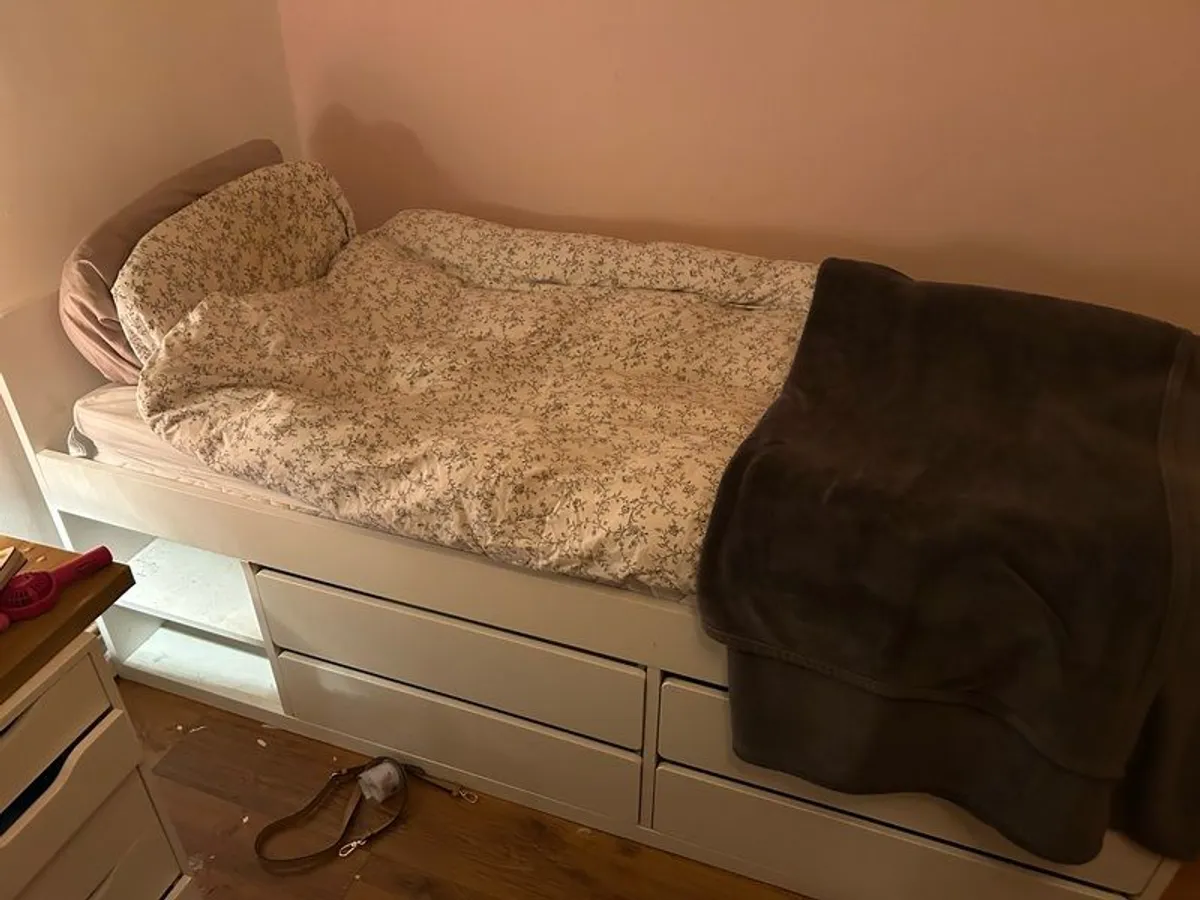 single bed with 4drawers - Image 2