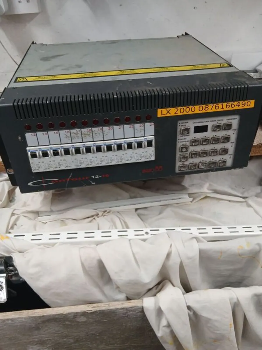 12 way digital 3000w dimmer pack hard wired  rack mounted Zerro 88 - Image 1