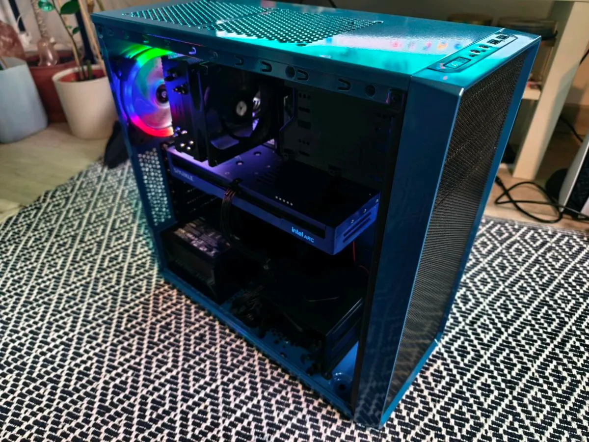 New Gaming PC Ryzen5 5600, Arc B580 12GB, 32GB 1TB - Image 1