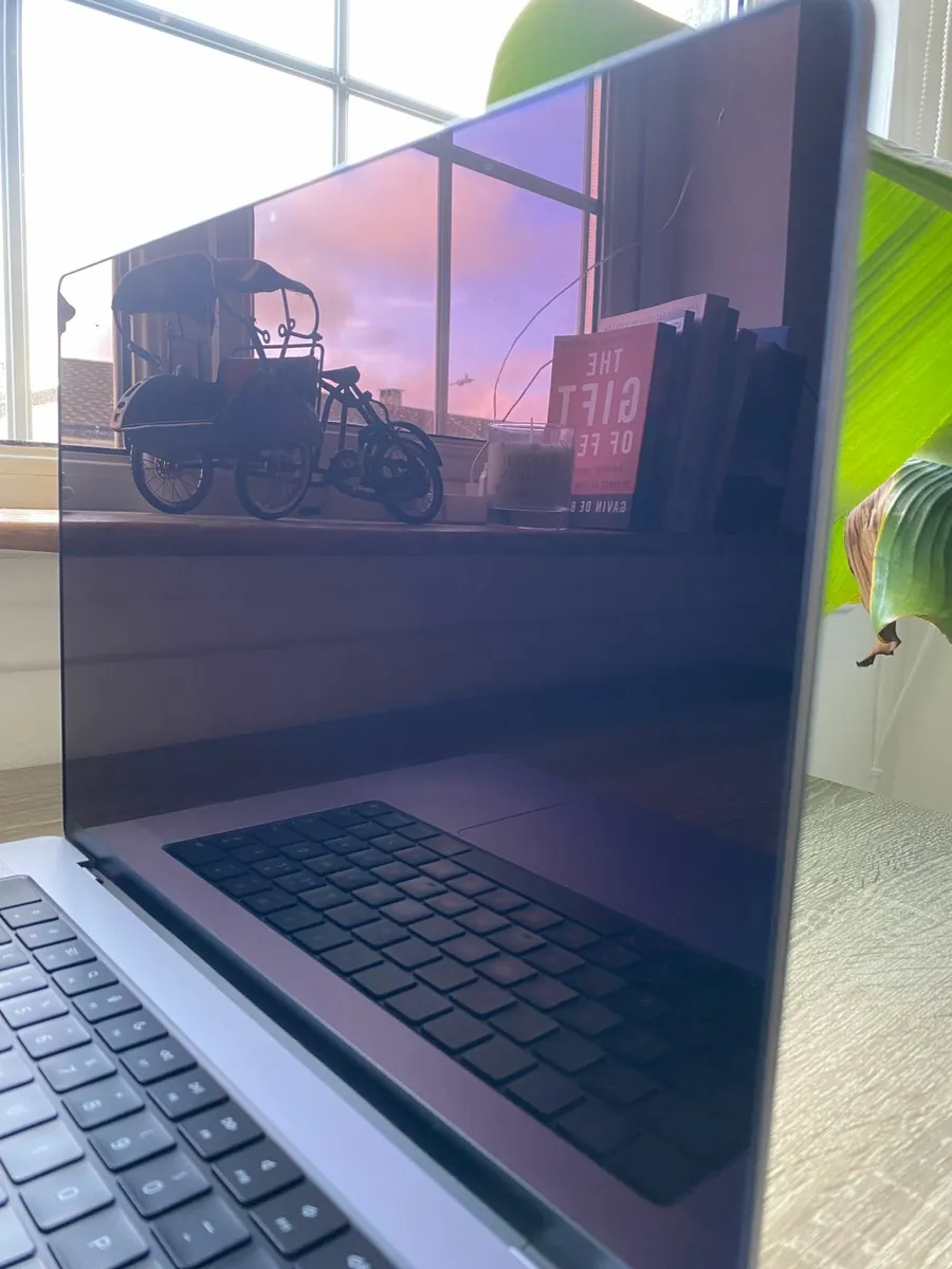 MacBook Pro 16" 2021 32GB | M1 Pro | 512GB - Image 3