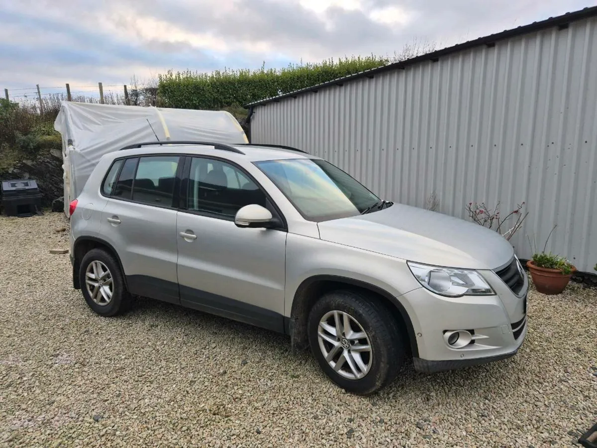 Volkswagen Tiguan SUV 4WD Silver 2009 - Image 2
