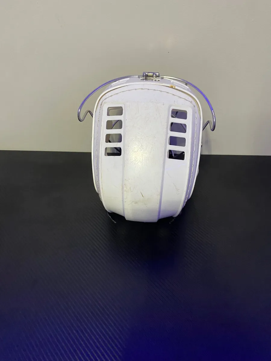 Hurling helmet - Image 3