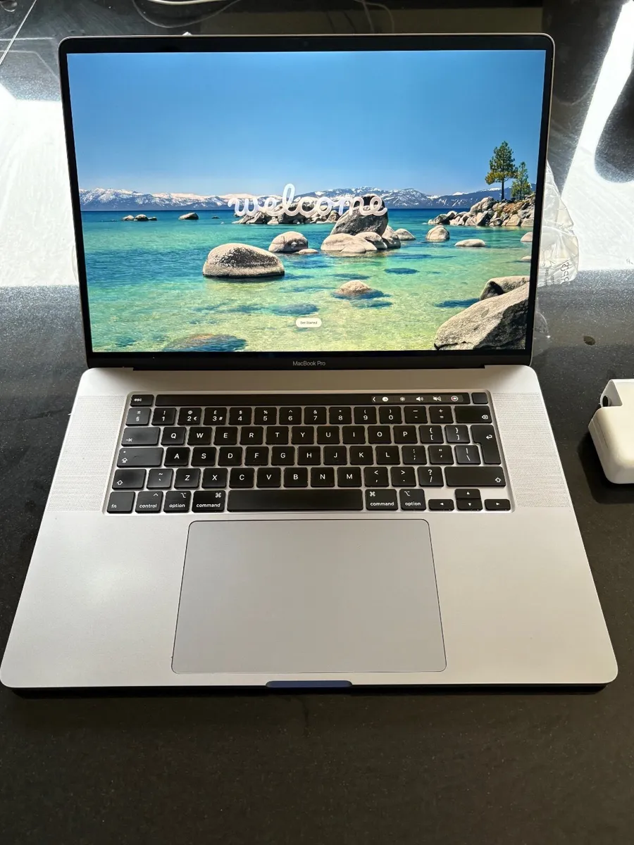 As New 16" Apple MacBook Pro Tahoe 512GB SSD, 16g - Image 1