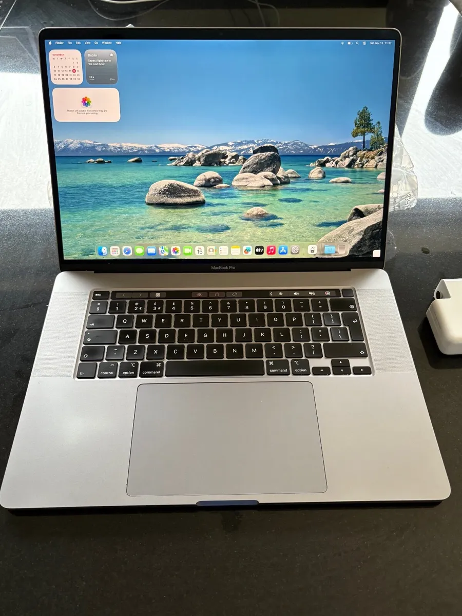 As New 16" Apple MacBook Pro Tahoe 512GB SSD, 16g - Image 3