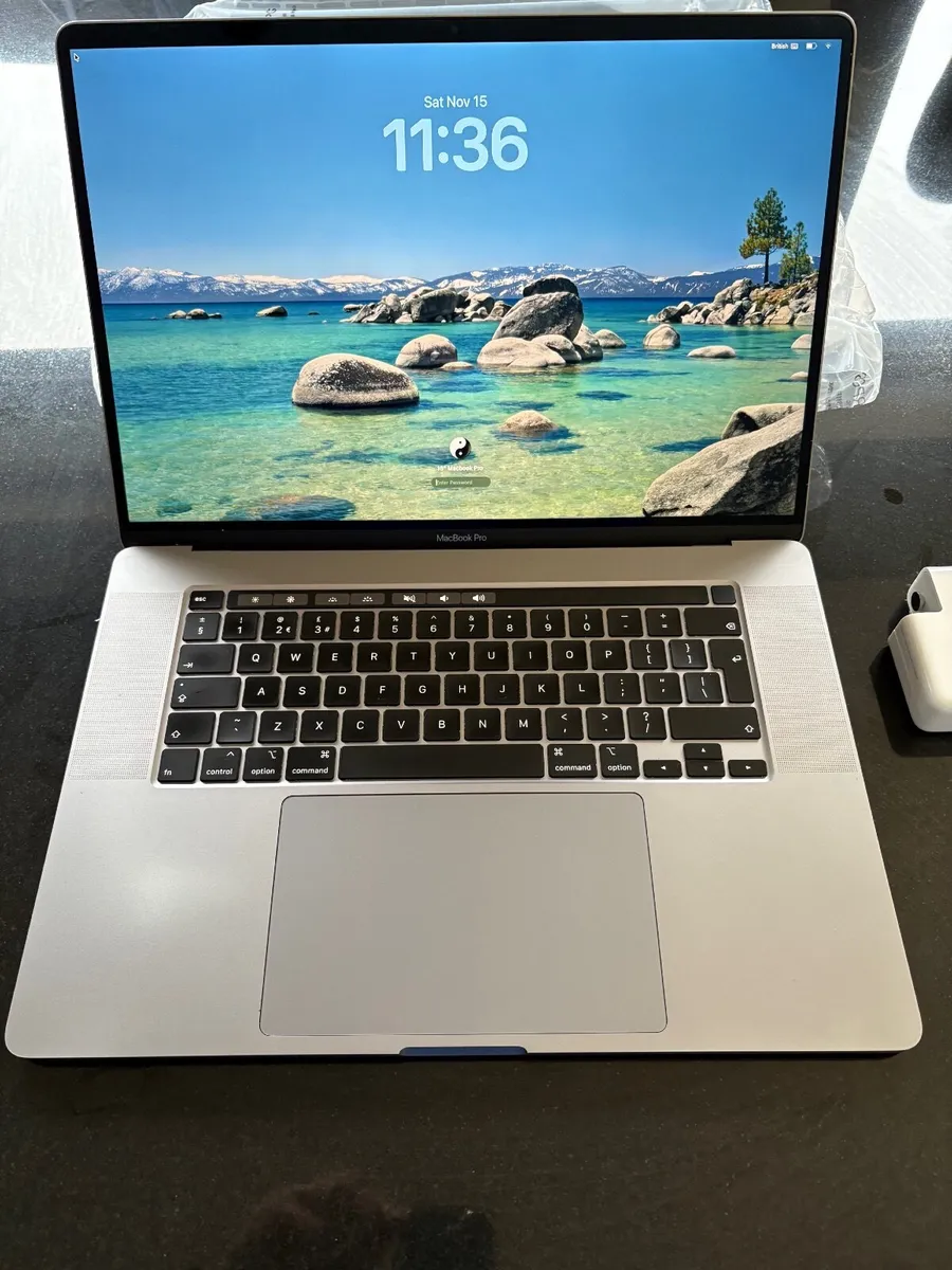 As New 16" Apple MacBook Pro Tahoe 512GB SSD, 16g - Image 4