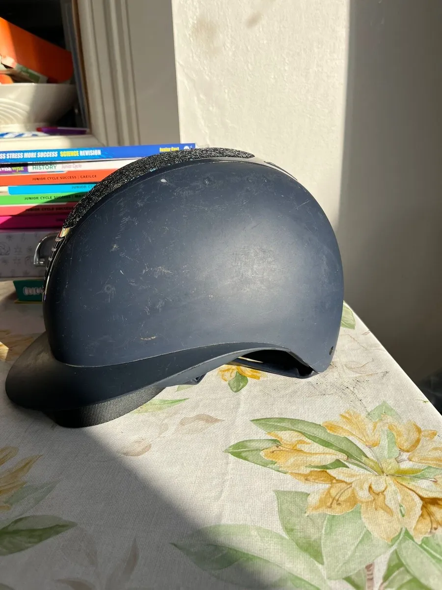 Riding hats - Image 1