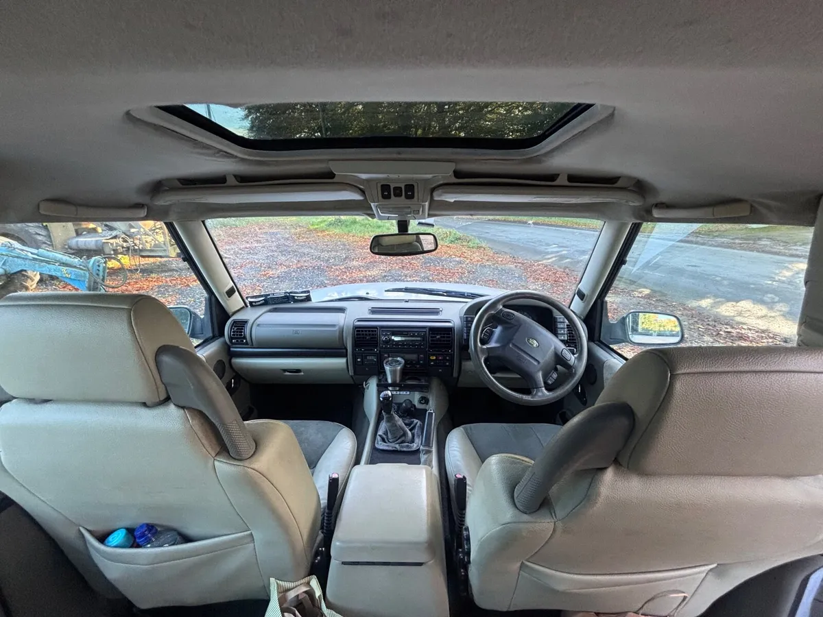 Land Rover Discovery 2 2004 - Image 2