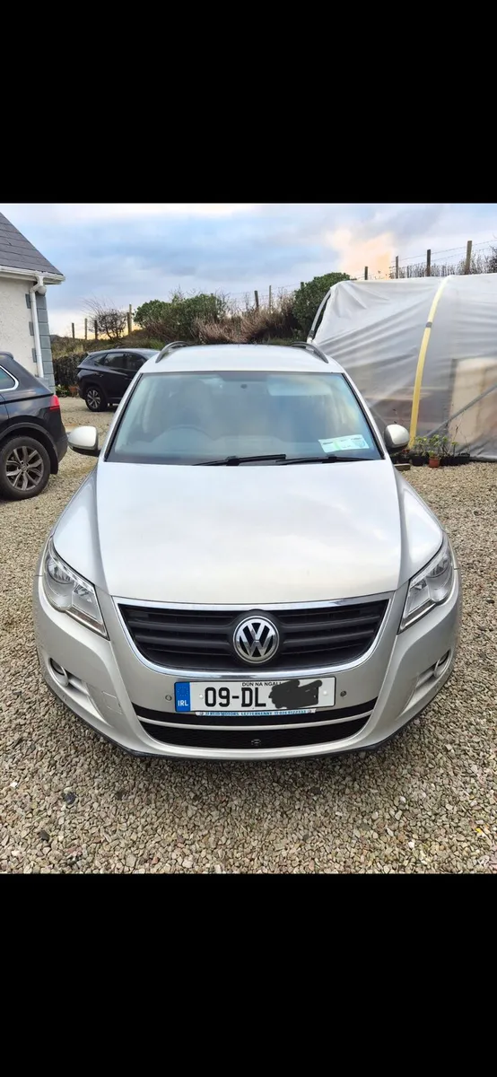 Volkswagen Tiguan SUV 4WD Silver 2009 - Image 1