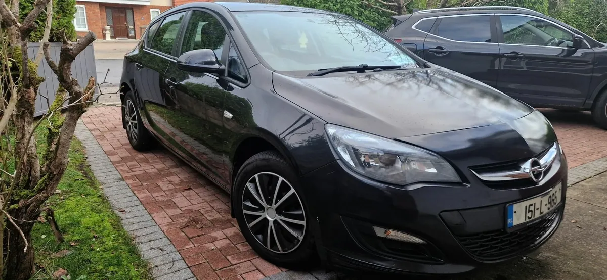 Opel Astra 2015 - Image 1