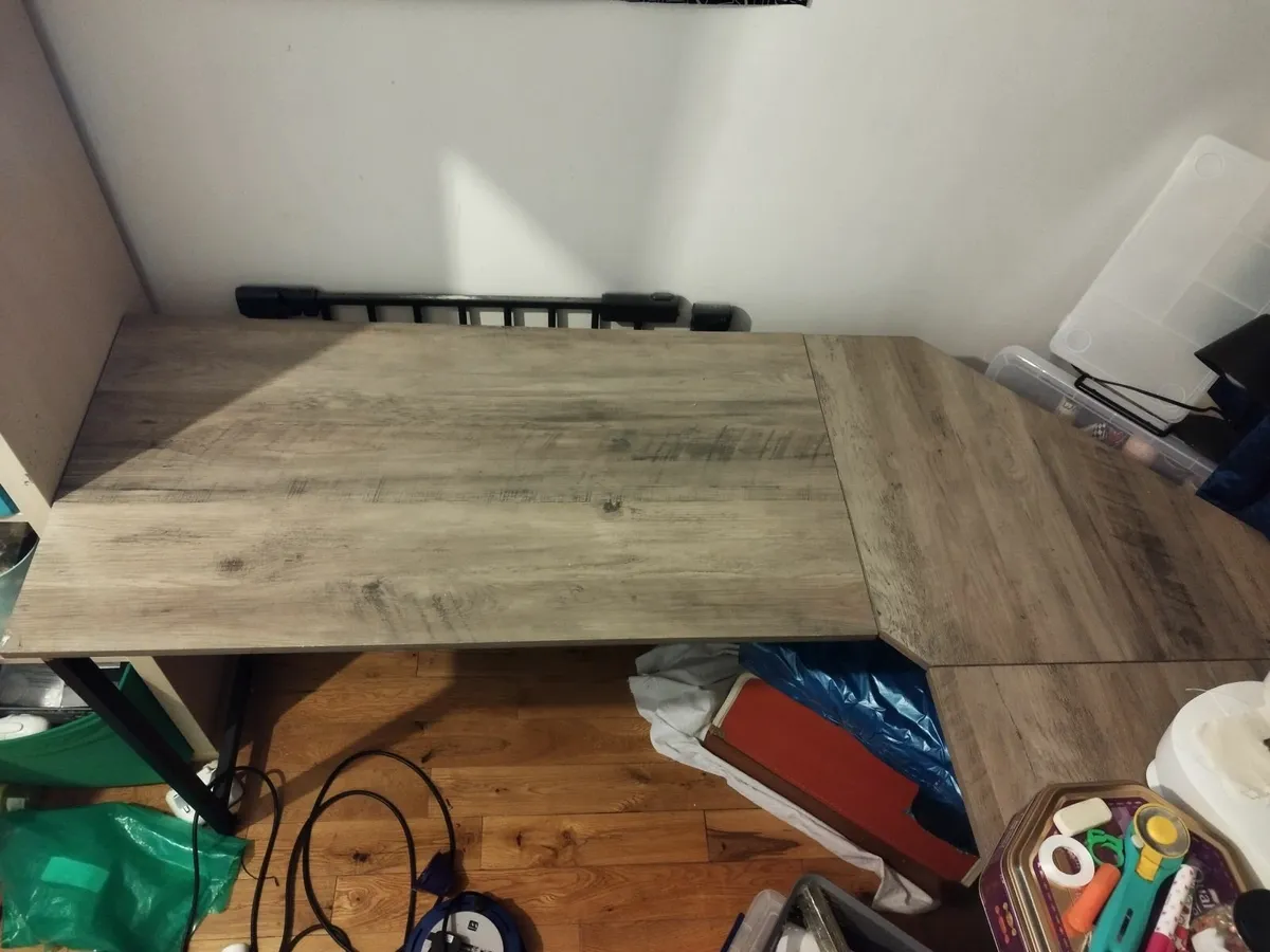 Corner table/desk - Image 2