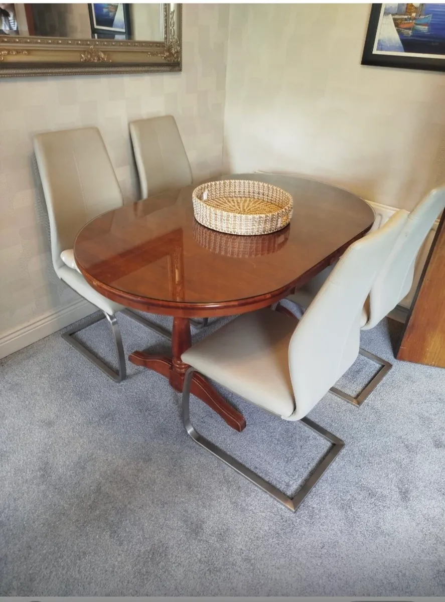 Dining table and chairs - Image 1