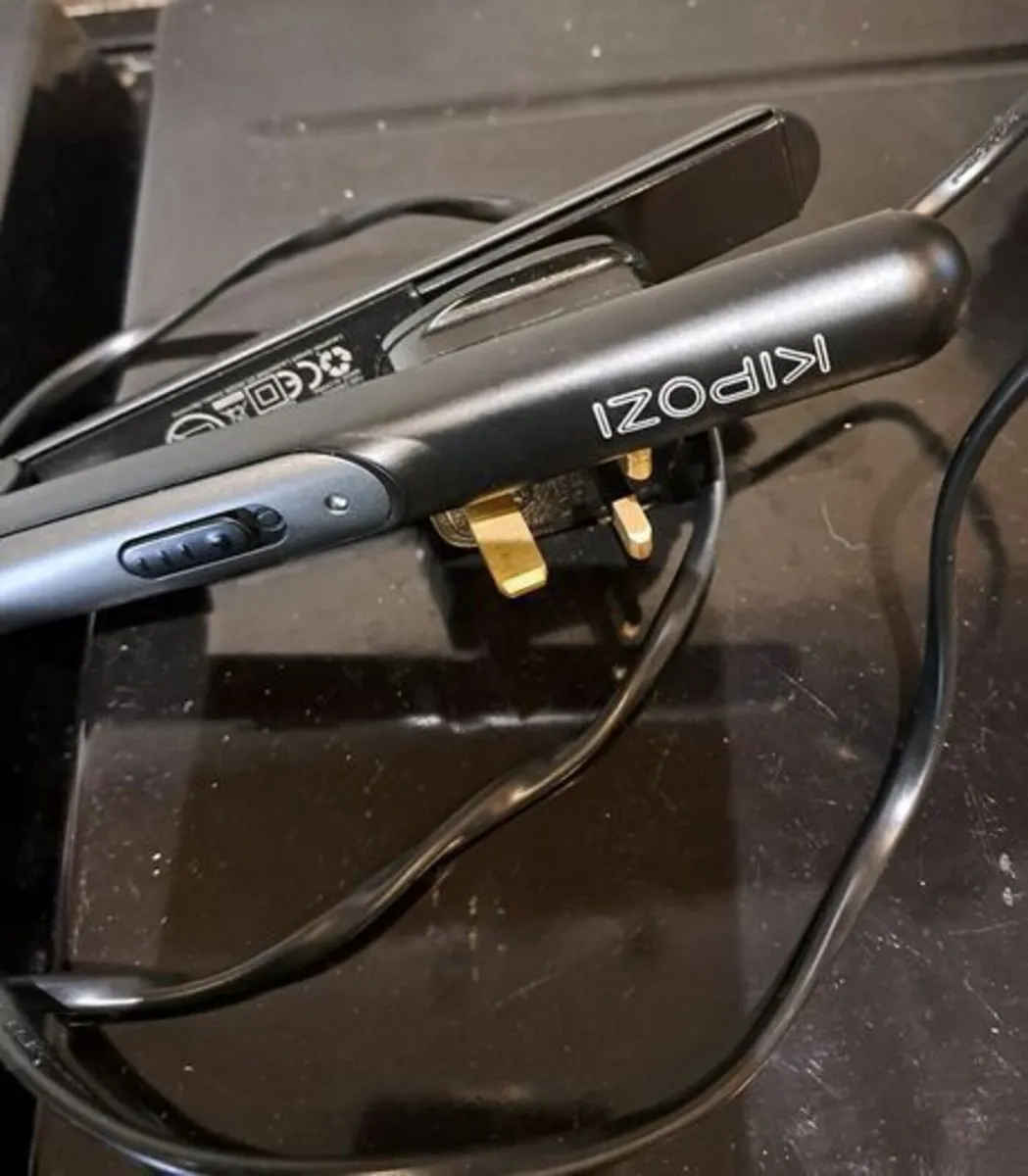 Kipozi hair straightener - Image 1
