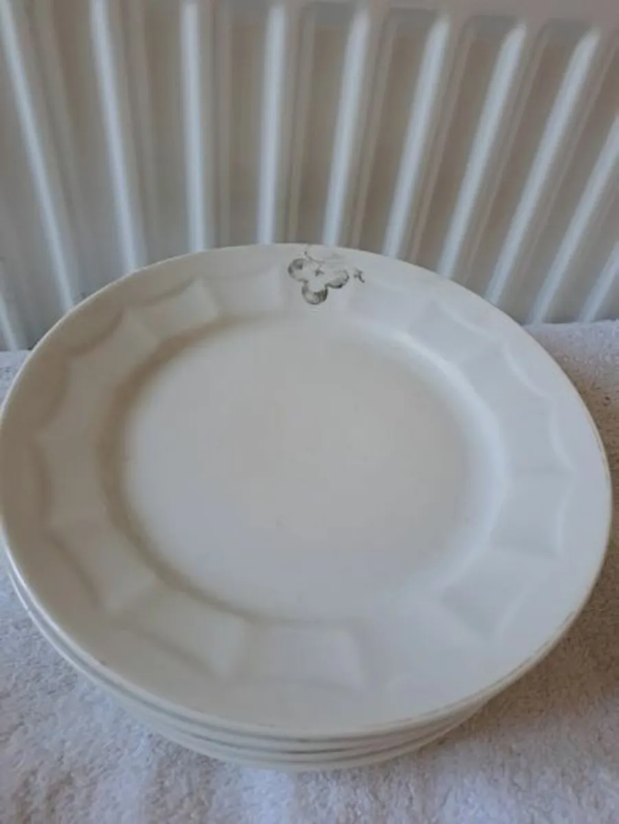 Antique Gold Clover plates - Image 2