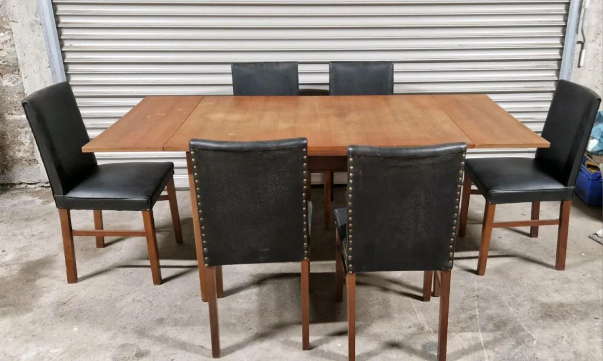 Table and 6 chairs - Image 1