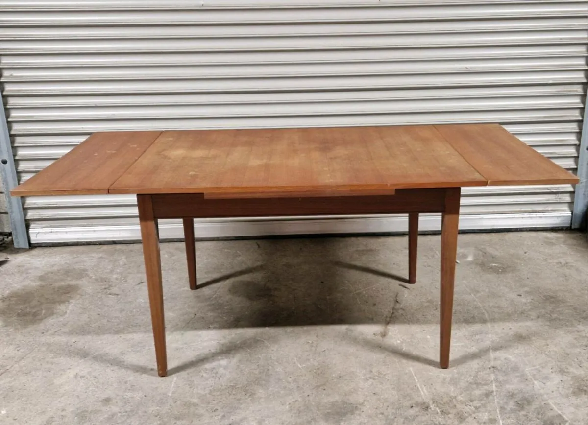 Table and 6 chairs - Image 2