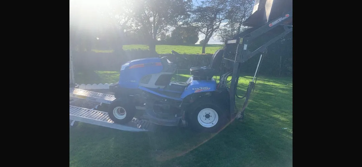 ISEKI SXG326 diesel high tip lawnmower - Image 2