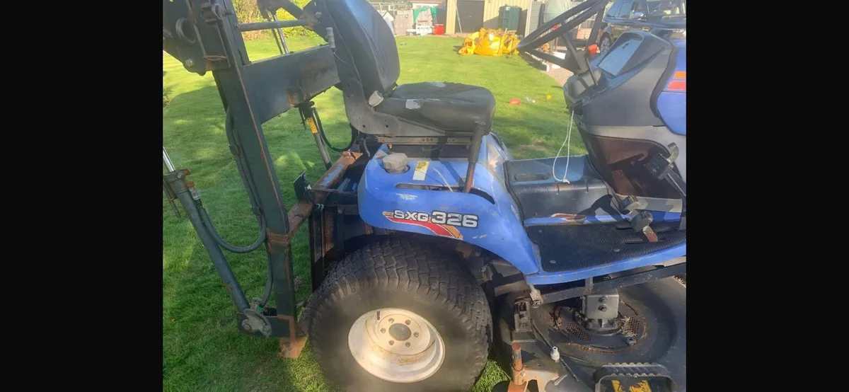 ISEKI SXG326 diesel high tip lawnmower - Image 3