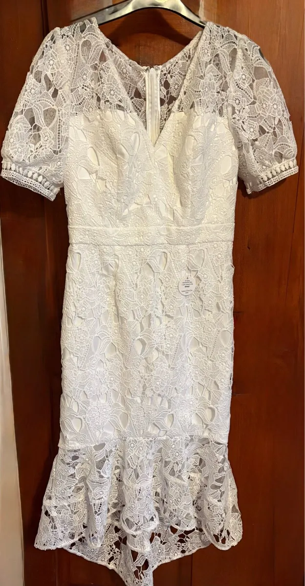 New chi chi wedding dress size 10 - Image 2