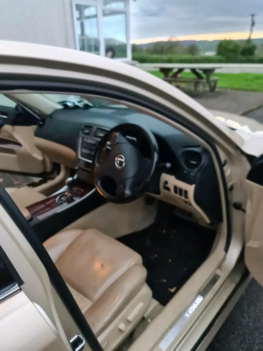 Lexus IS250 - Image 4