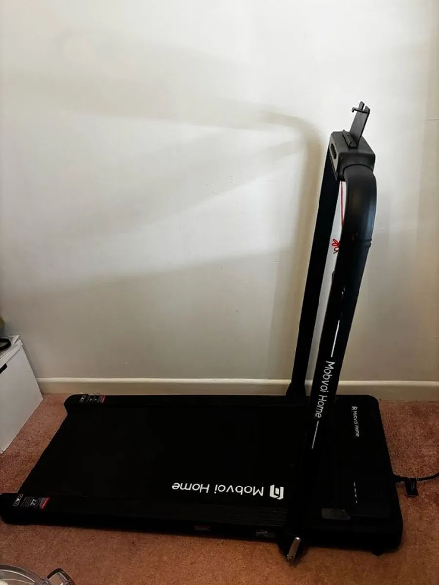 Foldable treadmill - Image 1
