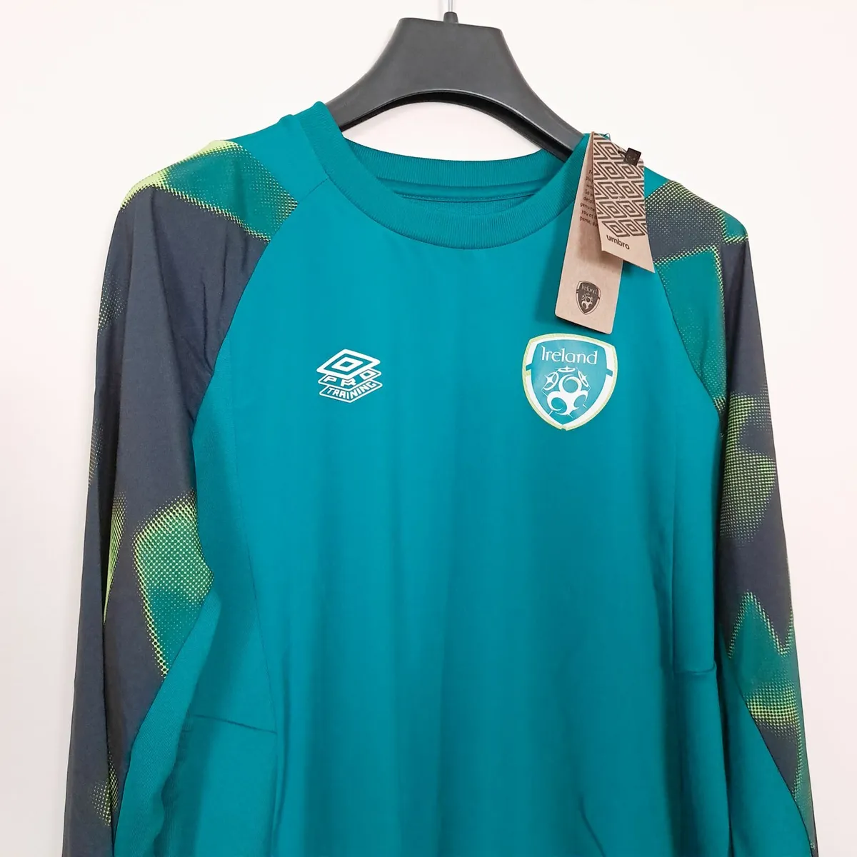 Umbro Ireland Soccer Training Shirt Green 12UK - Image 3